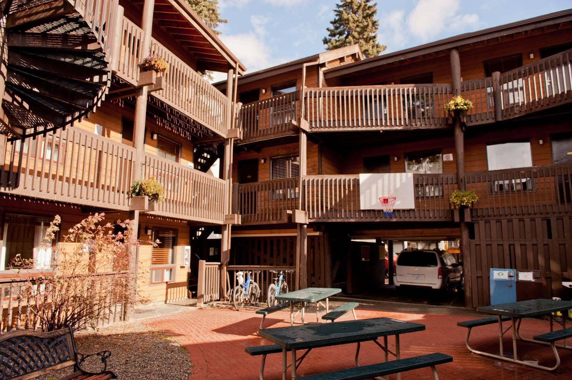 Banff International Hostel Extérieur photo